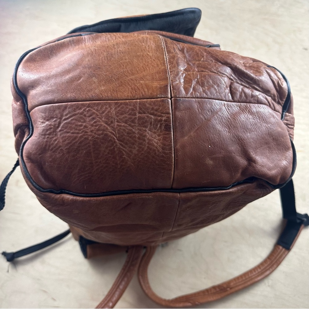 Genuine leather backpack - Picture 11 of 16